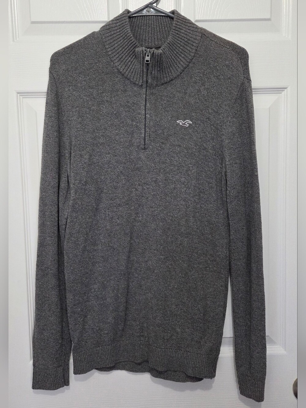 Hollister Men's Gray Quarter Zip Mock Neck Pullover Sweater Size Small Preppy